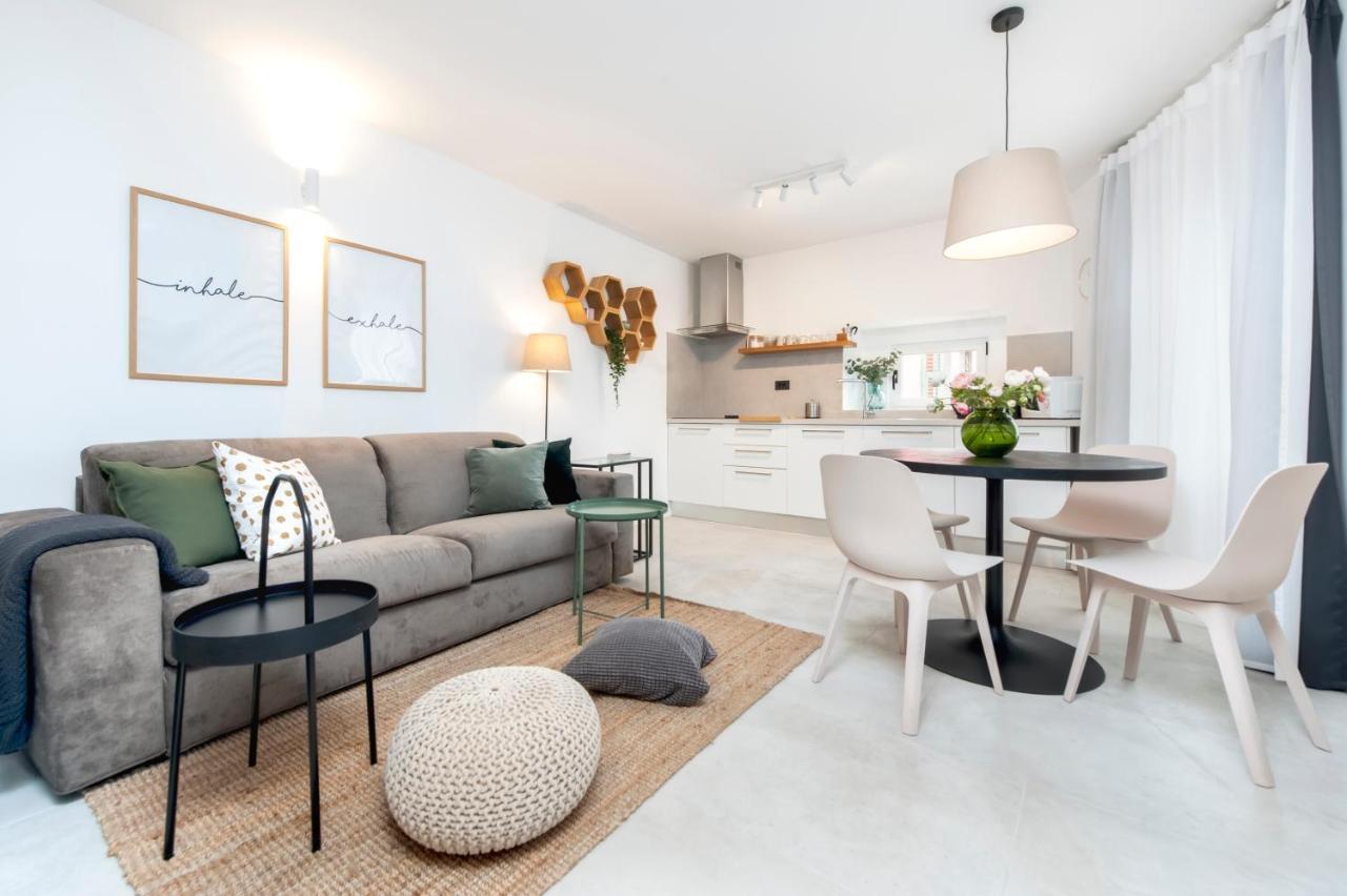 Modern And Cozy Apartments Salt & Pepper In Heart Of Ровин Екстериор снимка